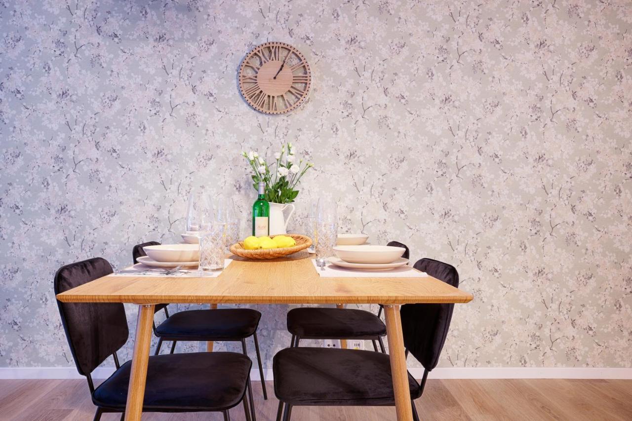 Homie Stay Julius Apartments - อิปโฮเฟิน ภายนอก รูปภาพ